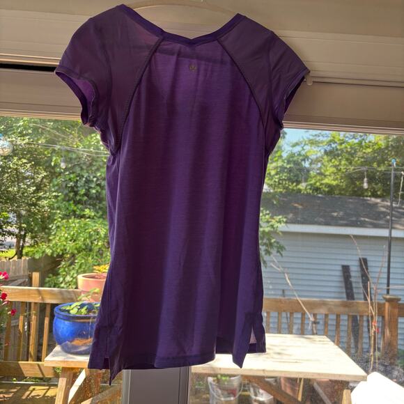 Lululemon Swiftly Tech‎ Tee Purple V-Neck | Size 4 - Picture 6 of 7